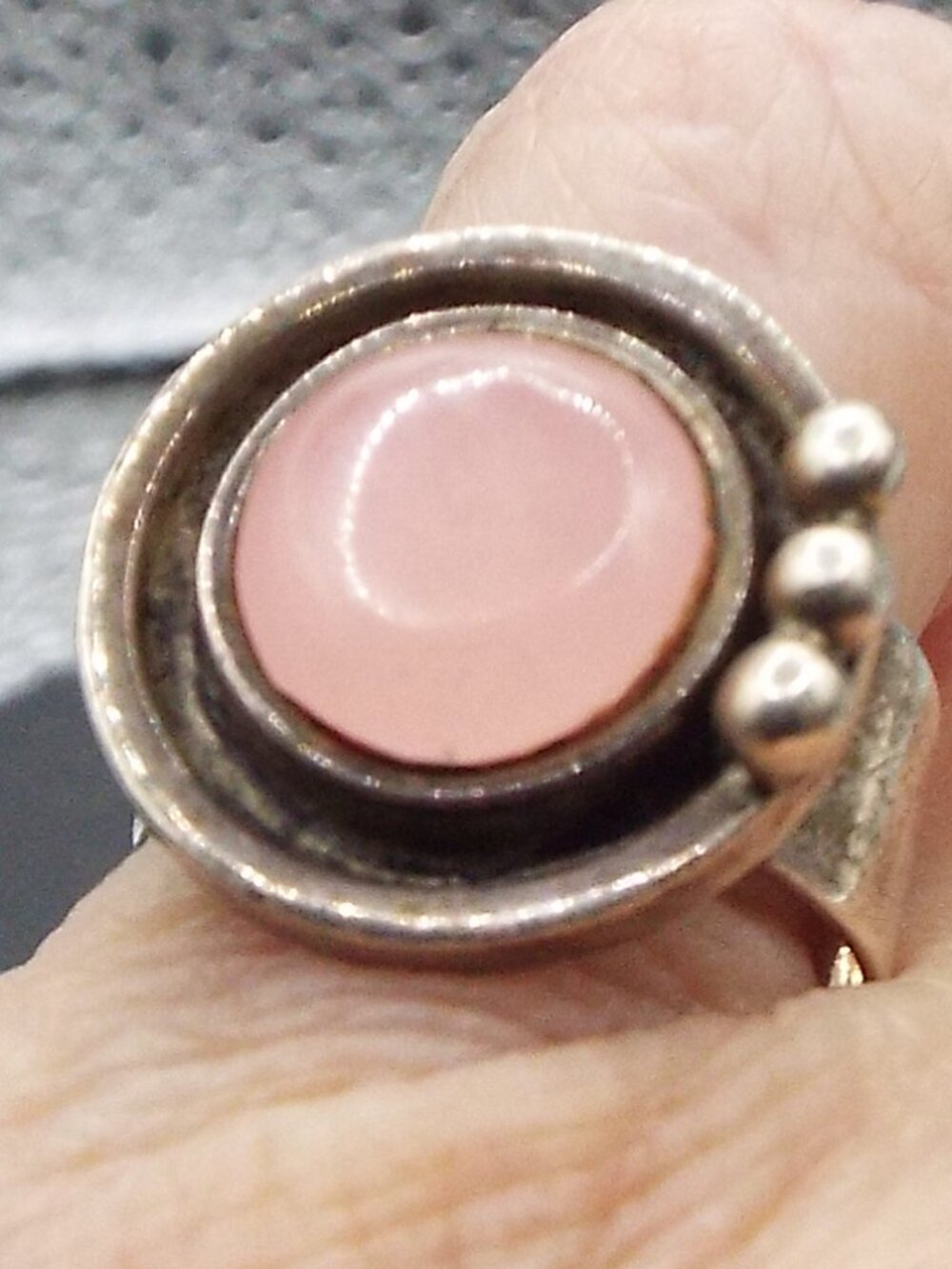 PERU 950 SILVER DELICATE PINK MOONSTONE ROUND CABOCHON 3 BEAD SZ.6.25 RING 15B